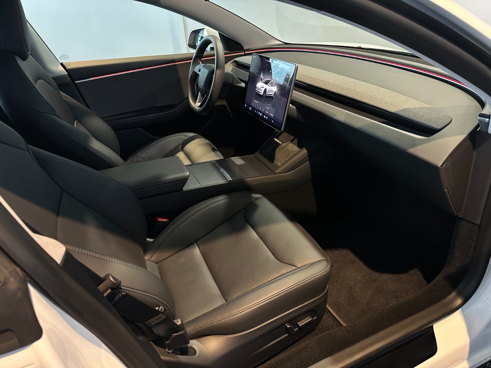 Tesla Model 3 RWD 4d - 6