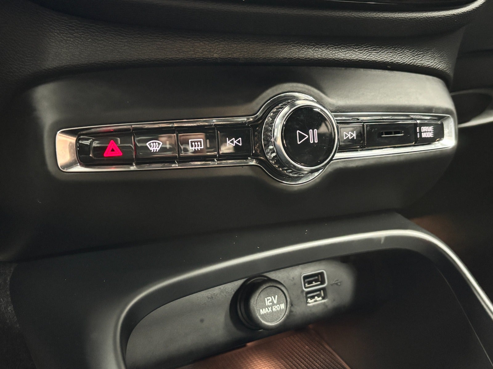 Billede af Volvo XC40 1,5 T5 ReCharge R-Design aut.