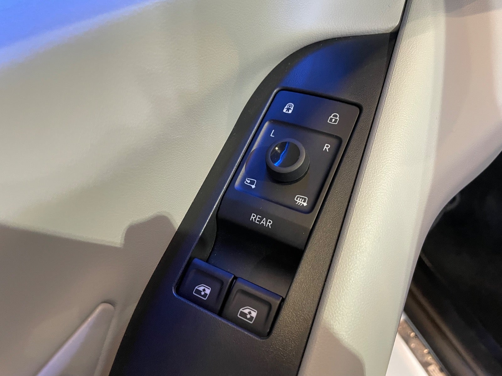 Ford Explorer Premium Extended Range