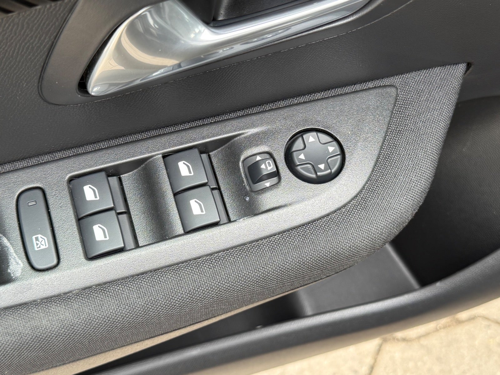 Peugeot e-208 Active