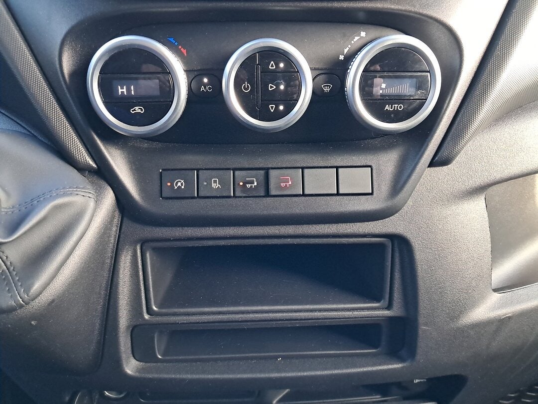 Billede af Iveco Daily 2,3 35S16 4100mm Box m/lift AG8