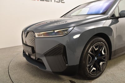 BMW iX xDrive40 Fully Charged