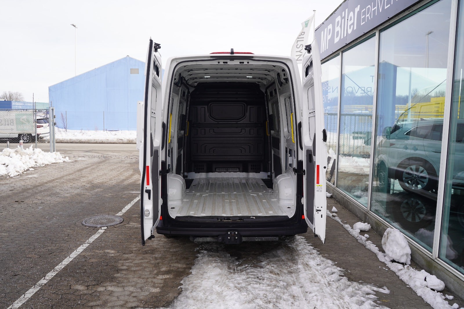 Billede af VW Crafter 35 2,0 TDi 140 Kassevogn L3H2