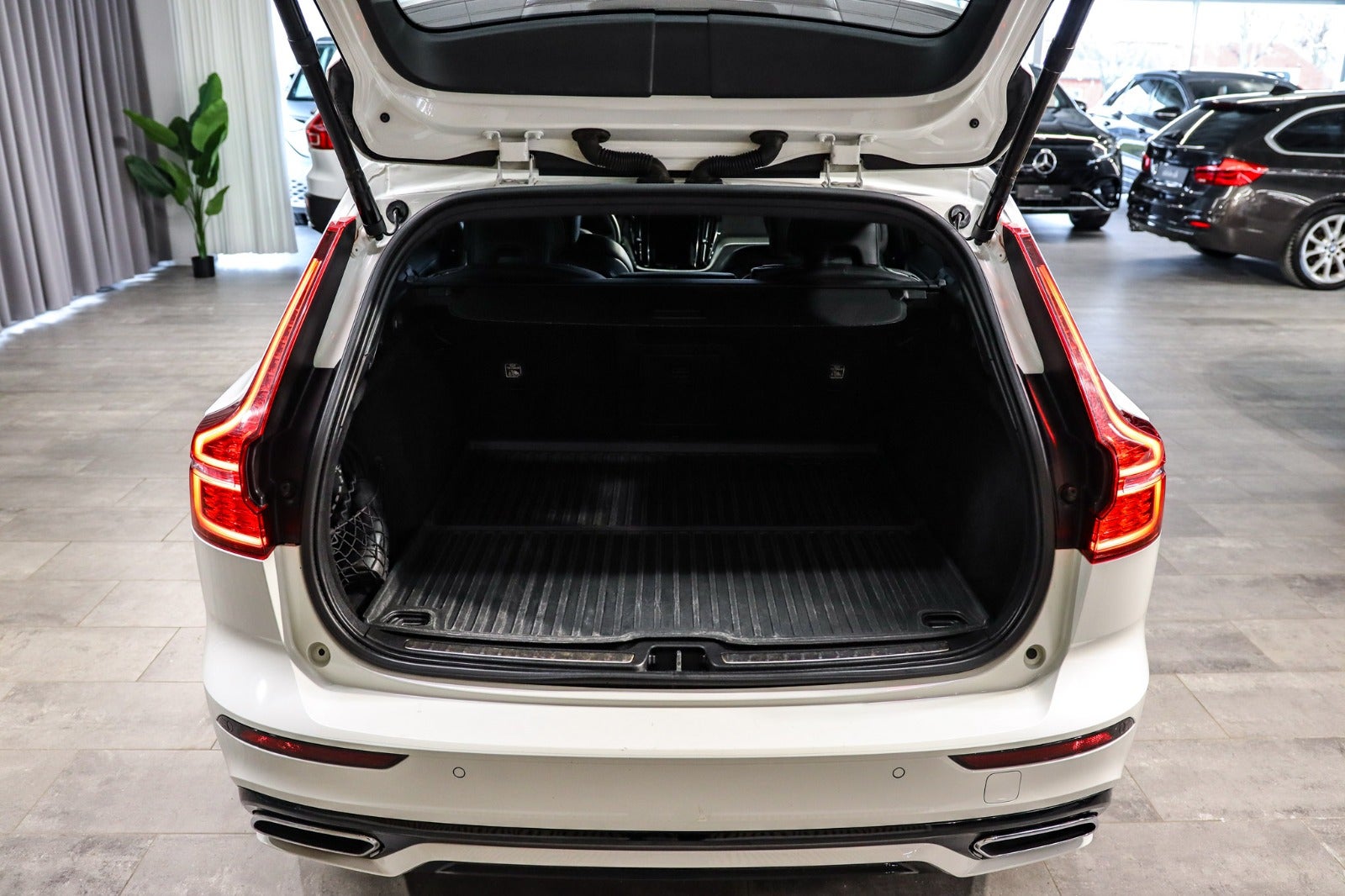 Billede af Volvo V60 2,0 T6 ReCharge R-Design aut. AWD