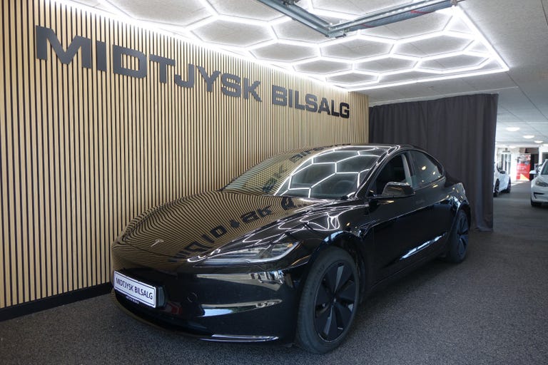 Tesla Model 3 RWD