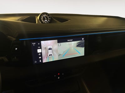 Porsche Macan Turbo Van