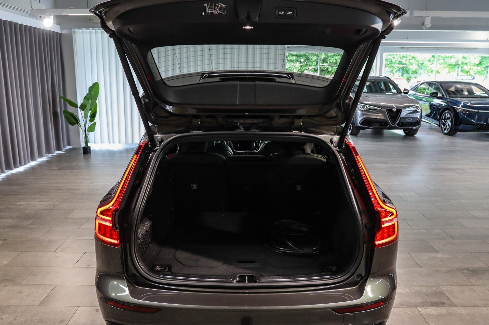 Billede af Volvo V60 2,0 T8 ReCharge R-Design aut. AWD