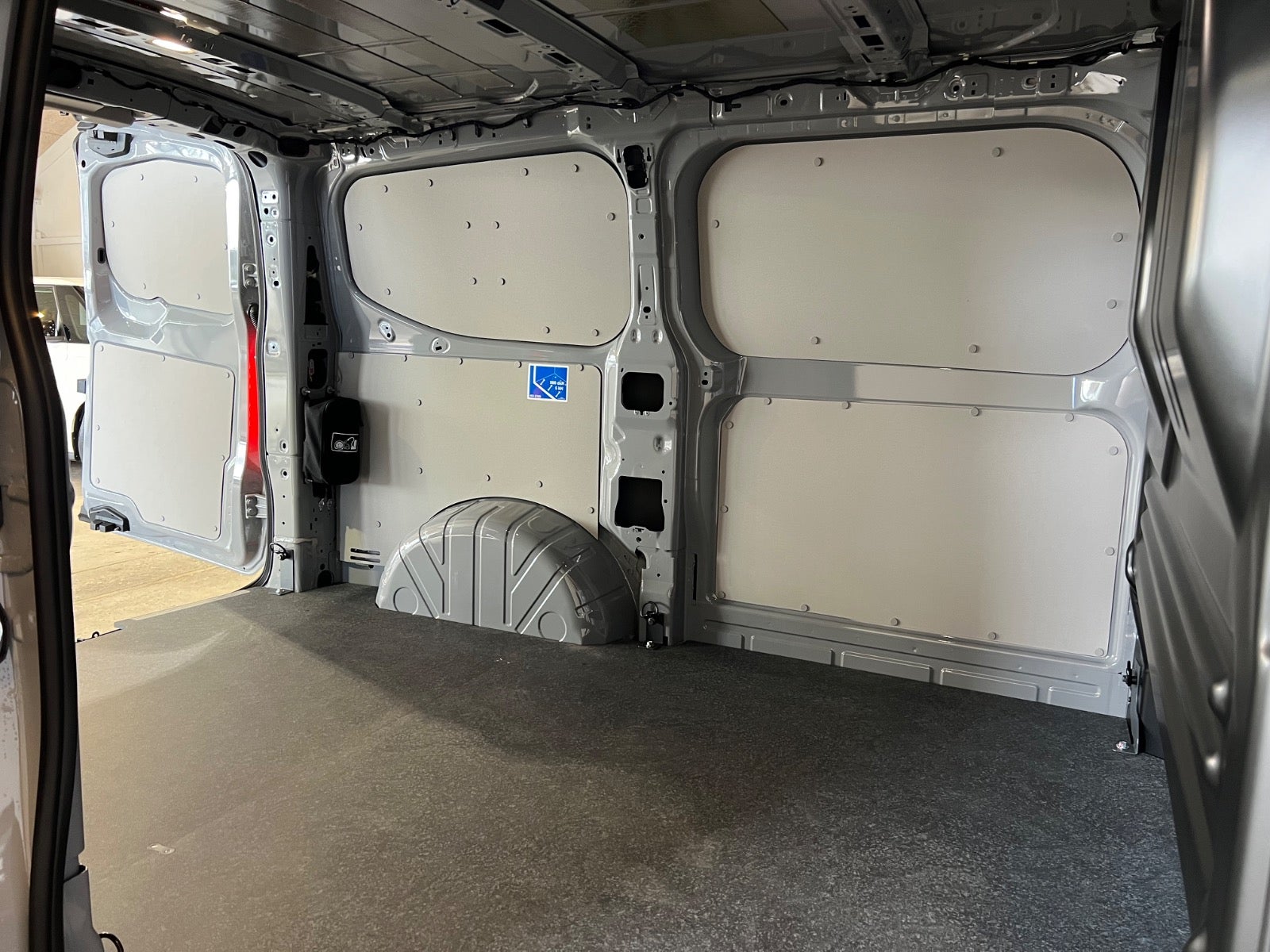 VW e-Transporter Comfort Kassevogn SWB