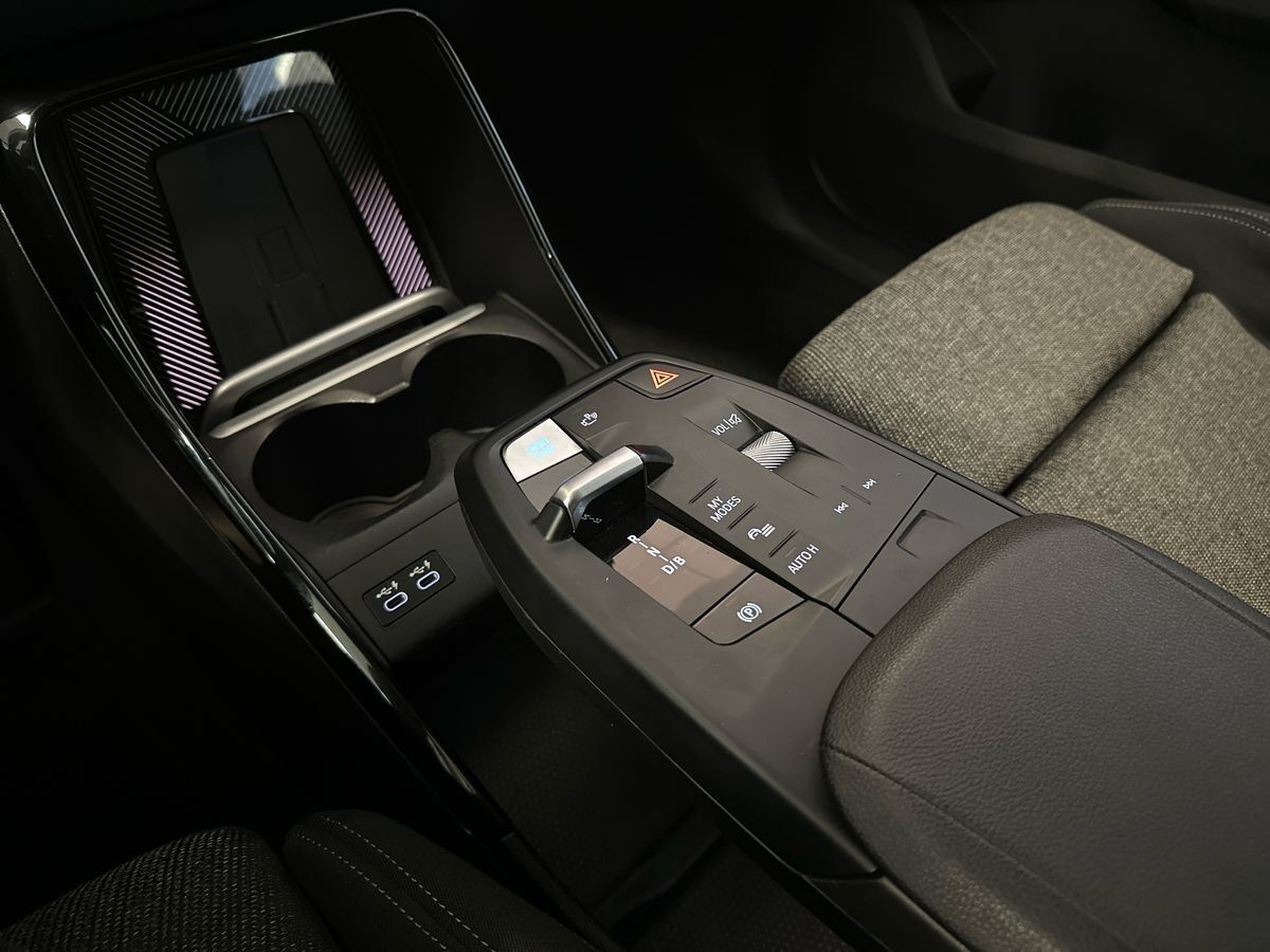 BMW iX1 xDrive30 billede 10