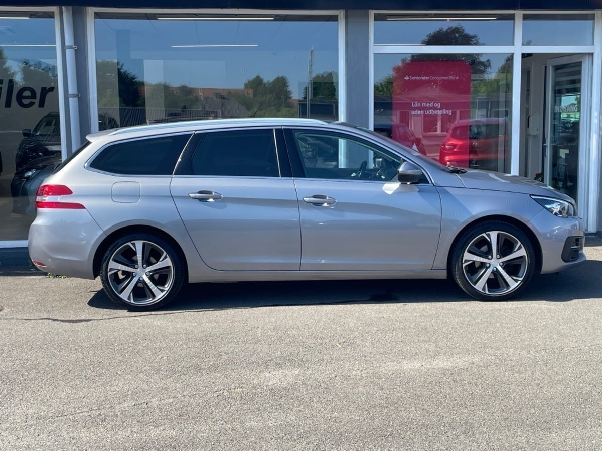 Billede af Peugeot 308 1,6 BlueHDi 120 Allure Sky SW
