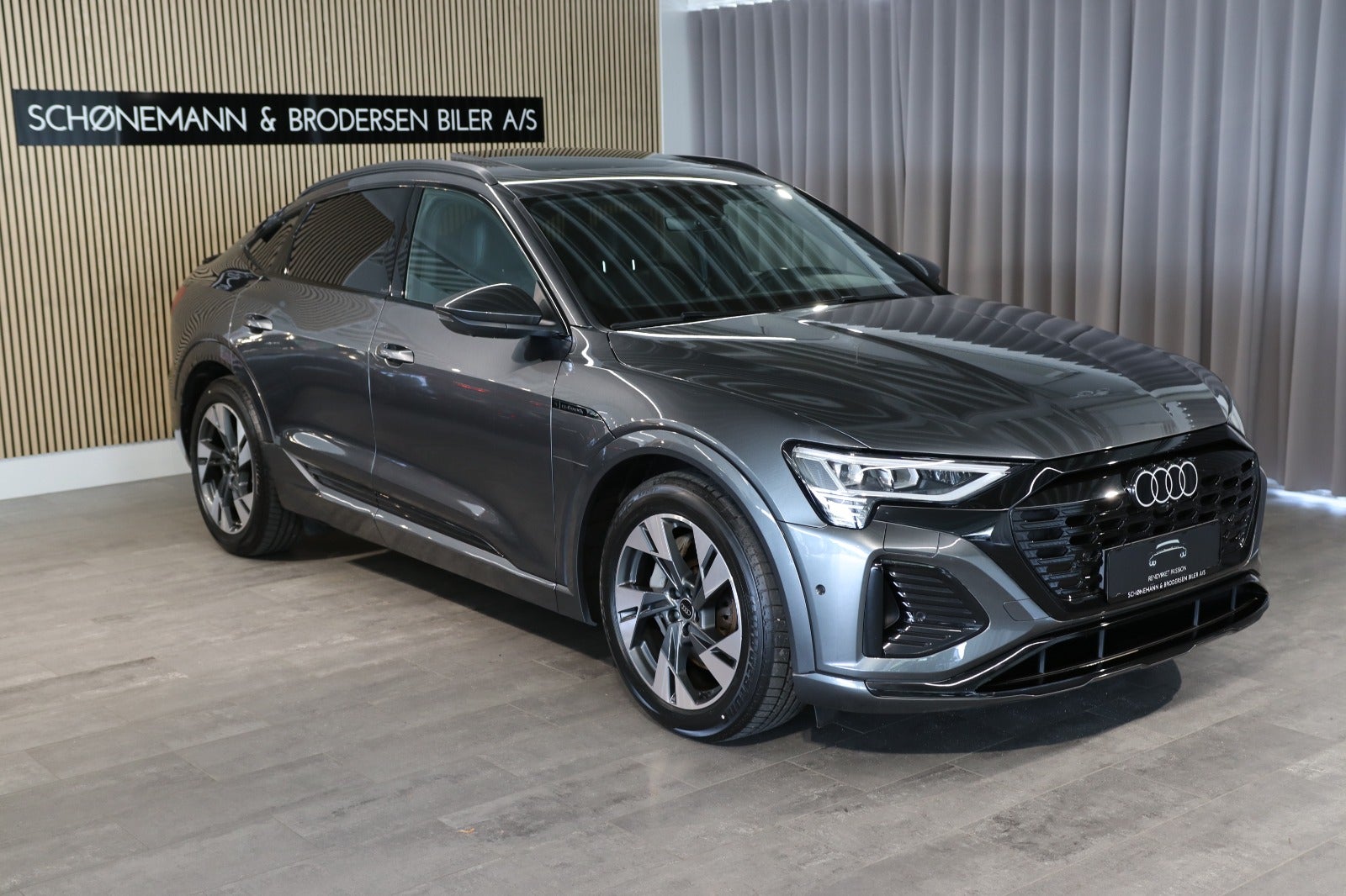 Billede af Audi Q8 e-tron 55 S-line Sportback quattro