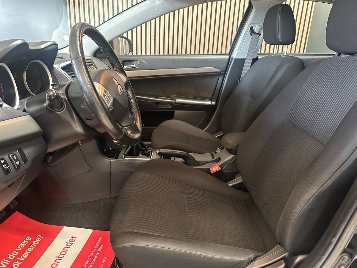 Mitsubishi Lancer Invite SportBack
