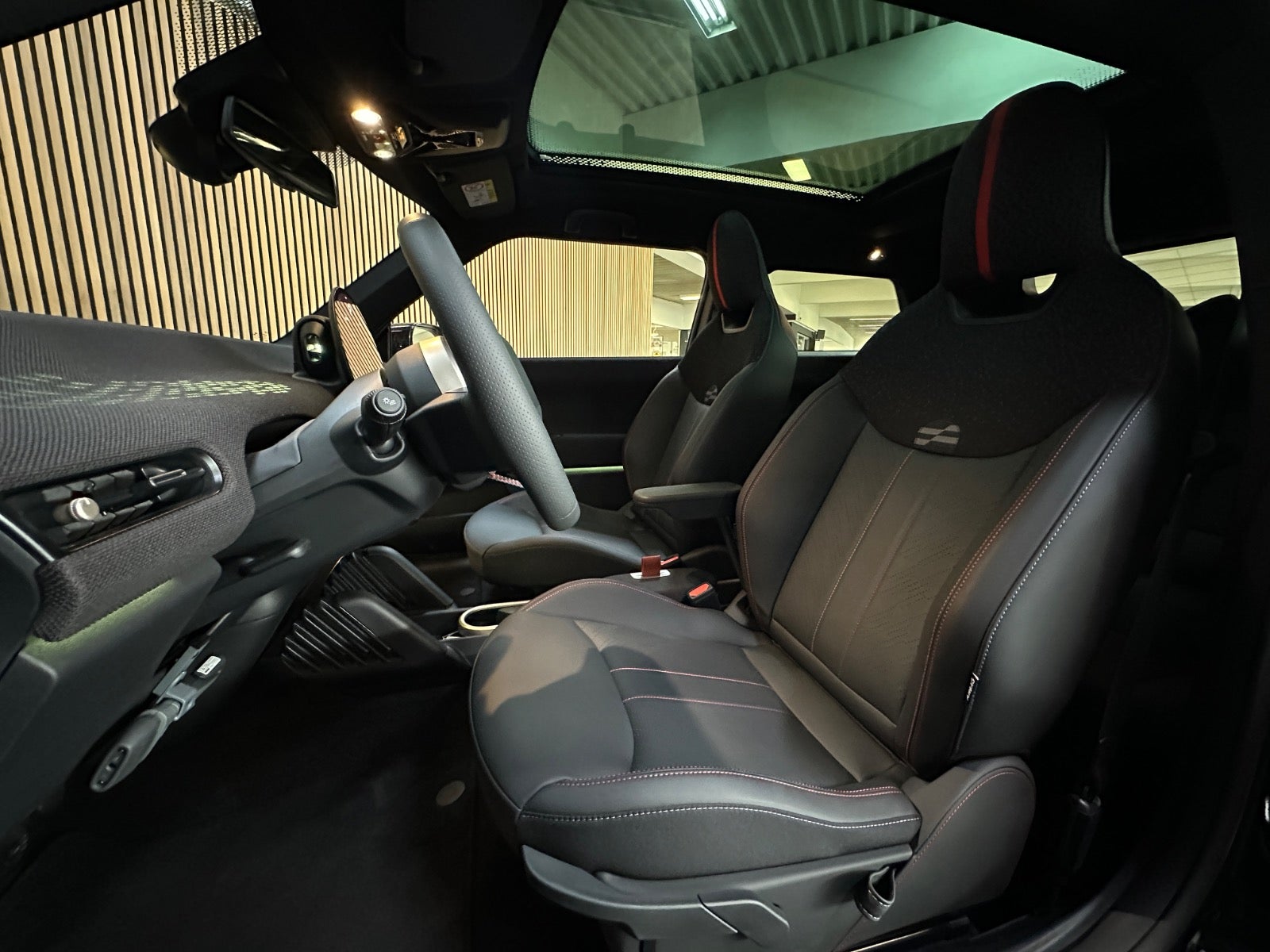 Billede af MINI Cooper E JCW Trim M
