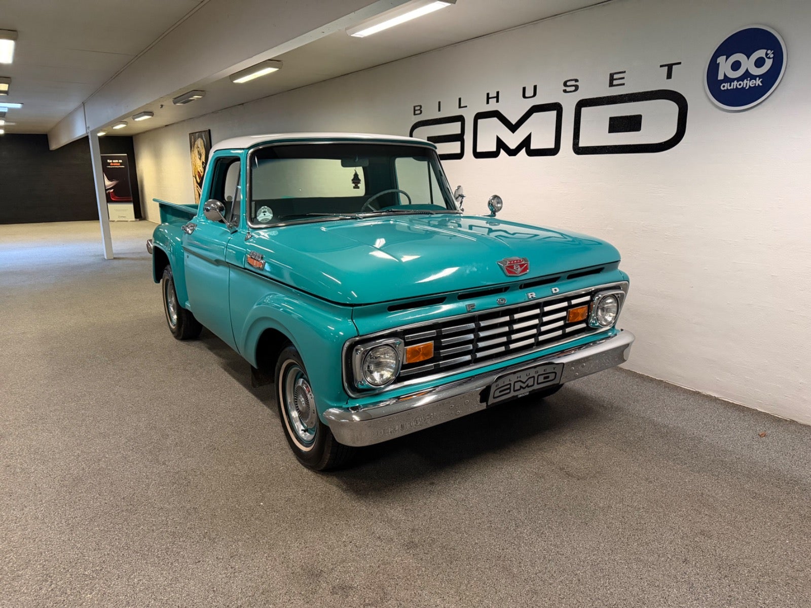 Ford F-100 V8