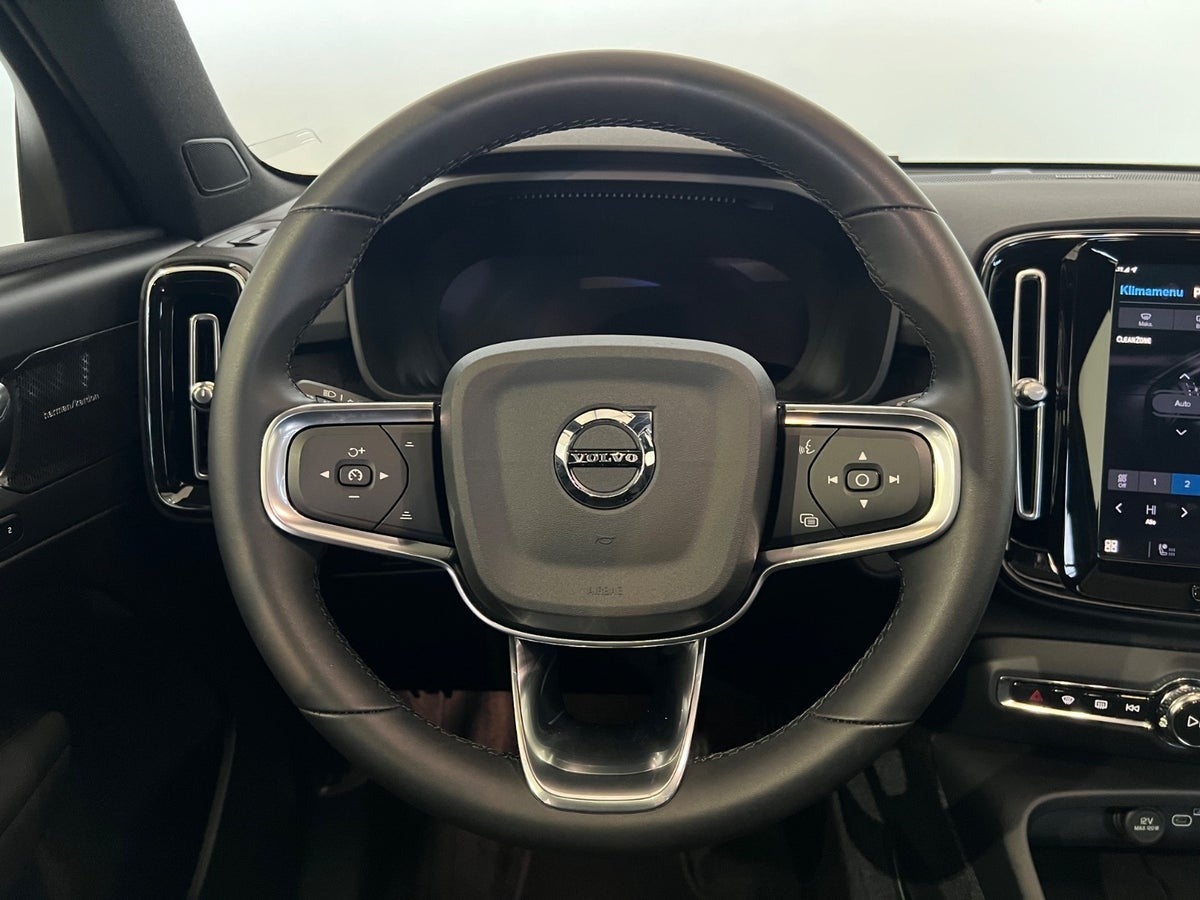 Volvo XC40 ReCharge Extended Range Ultra Dark