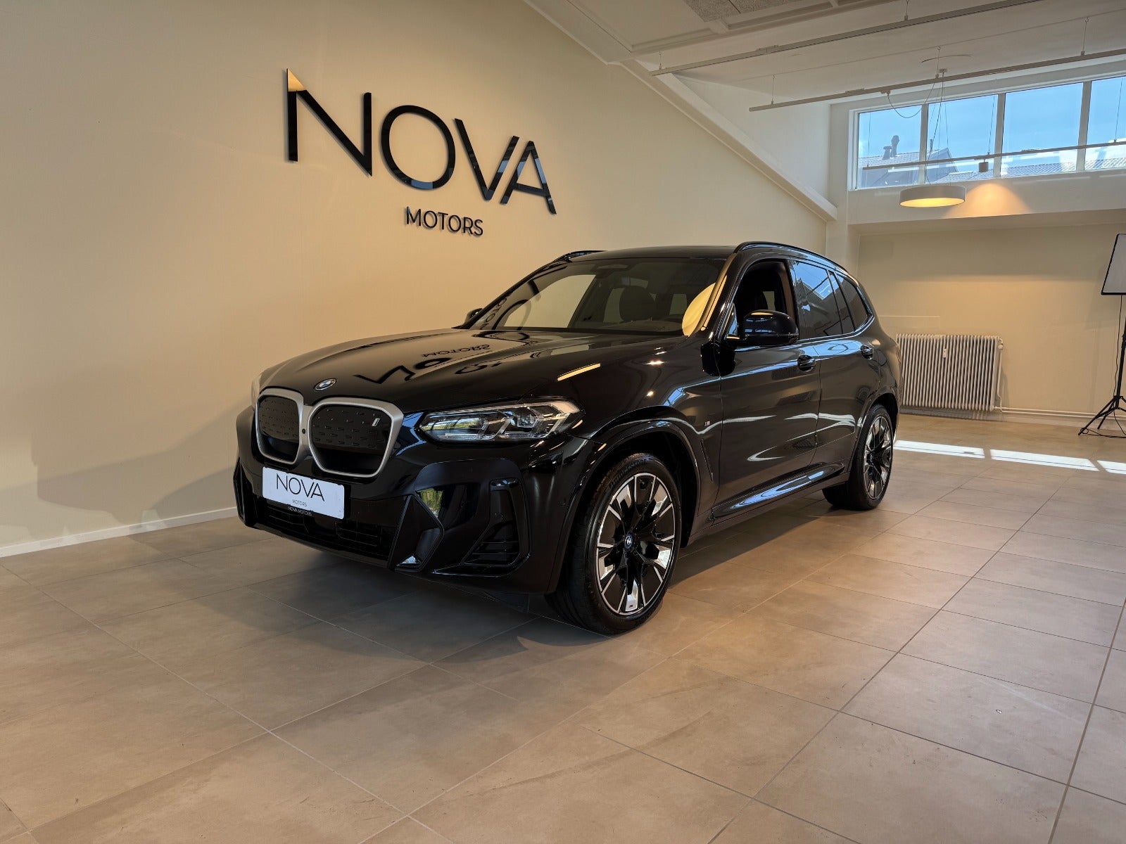 BMW iX3 Charged Plus M-Sport 5d - 3