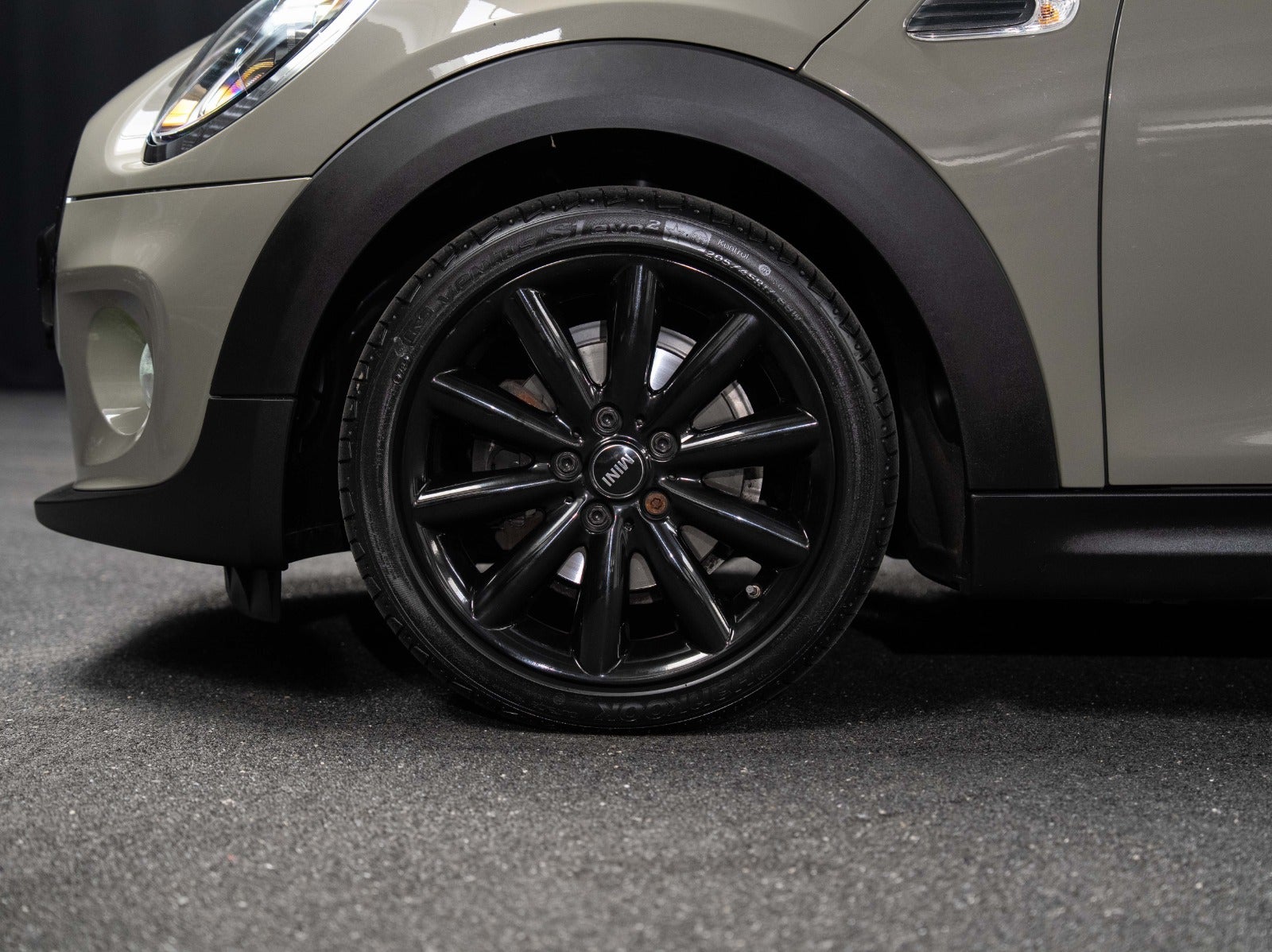 Gallery image 4 of 17