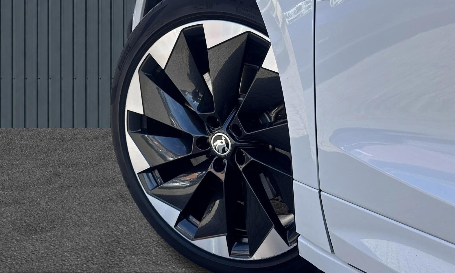 Skoda Enyaq iV Sportline Coupé thumbnail 3
