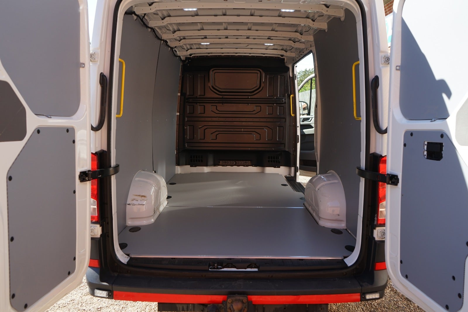 Billede af VW Crafter 35 2,0 TDi 140 Kassevogn L3H1