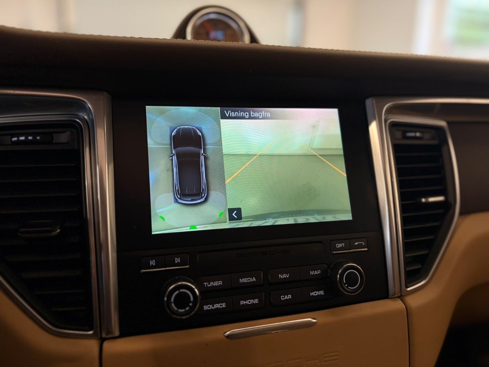 Porsche – Macan Turbo