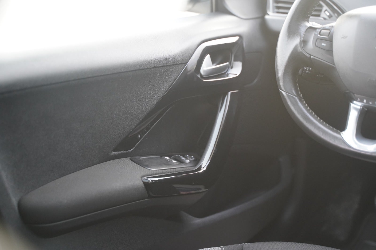 Billede af Peugeot 208 1,6 BlueHDi 100 Envy Sky