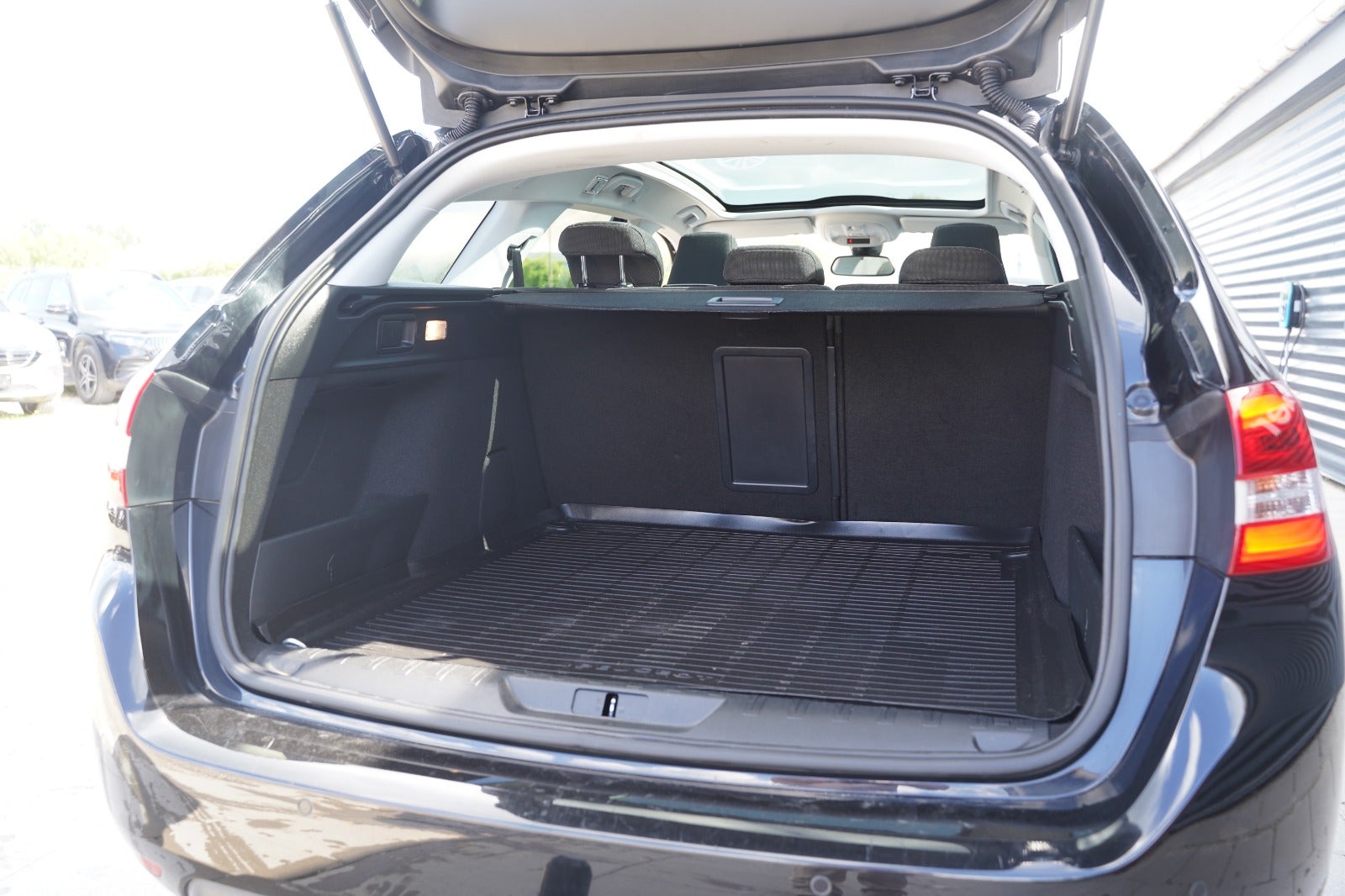 Billede af Peugeot 308 1,5 BlueHDi 130 Allure+ Sky SW
