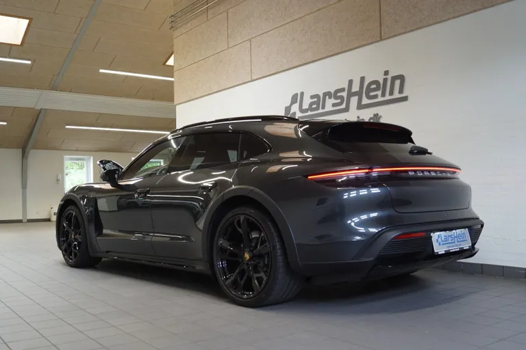 Porsche Taycan 4S Cross Turismo