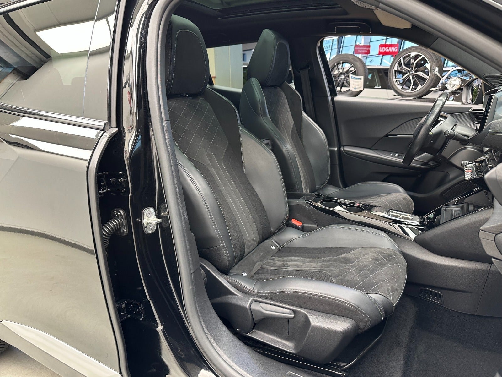 Billede af Peugeot e-2008 50 GT Pack