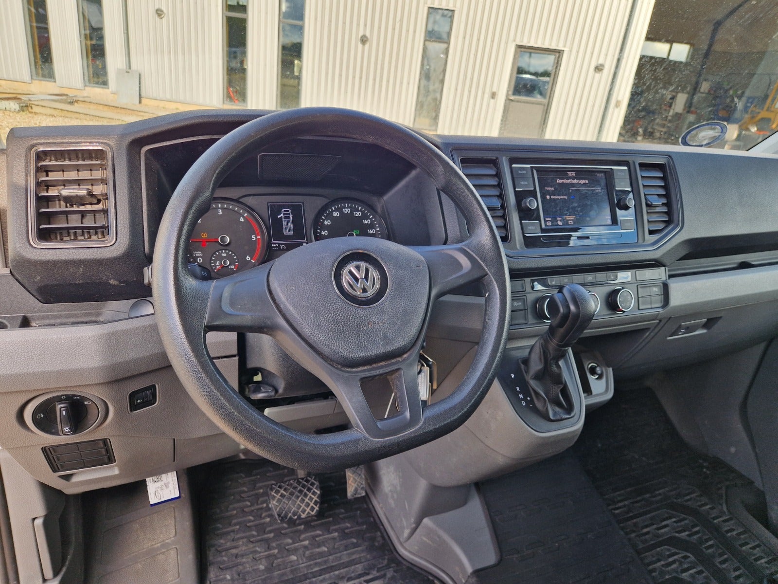 Billede af VW Crafter 35 2,0 TDi 177 Kassevogn L4H3 aut.