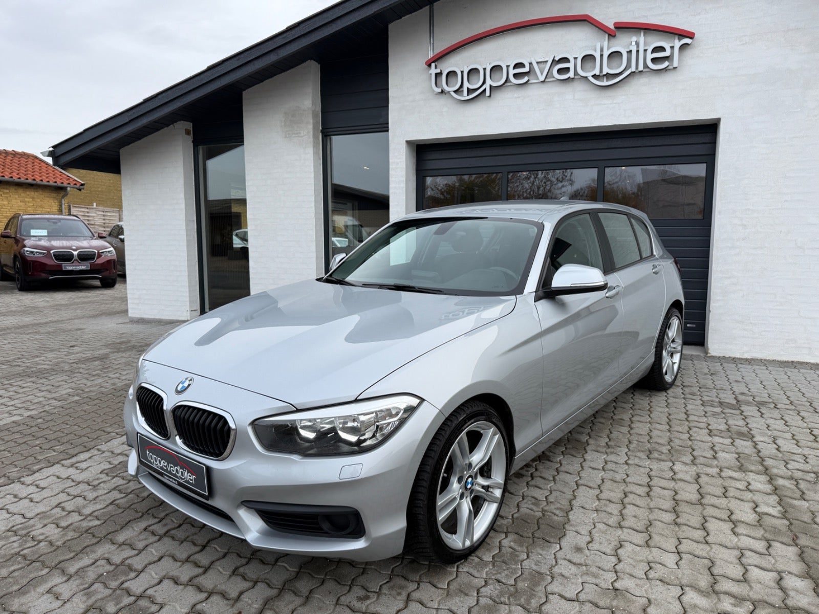 BMW 118i Connected aut.