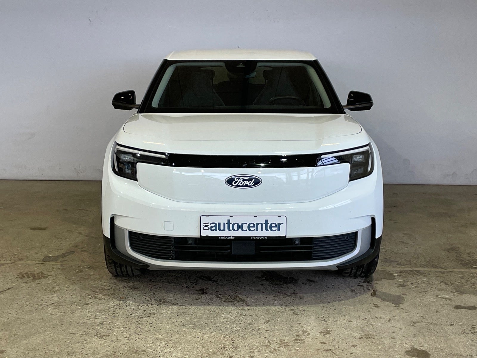 Ford Explorer Premium Extended Range