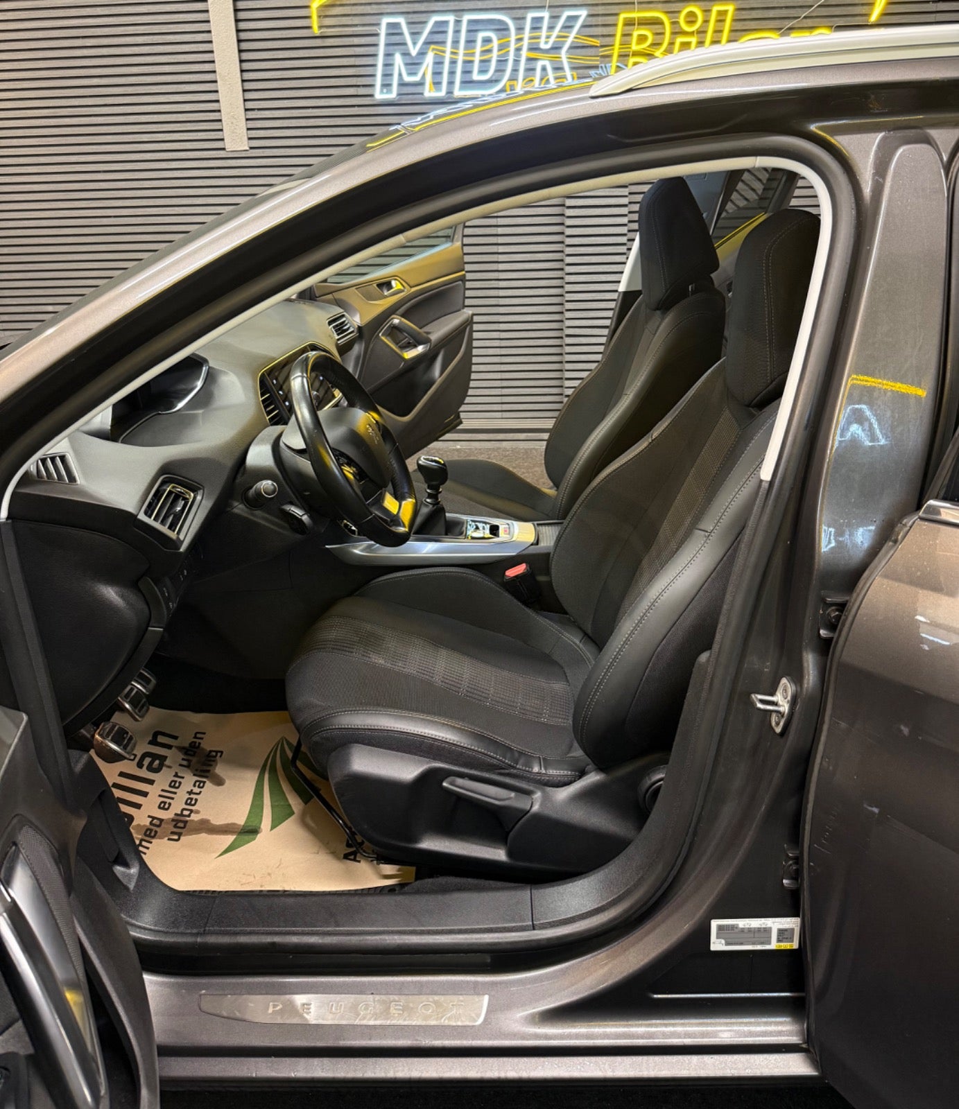 Billede af Peugeot 308 1,5 BlueHDi 130 Allure Sky SW