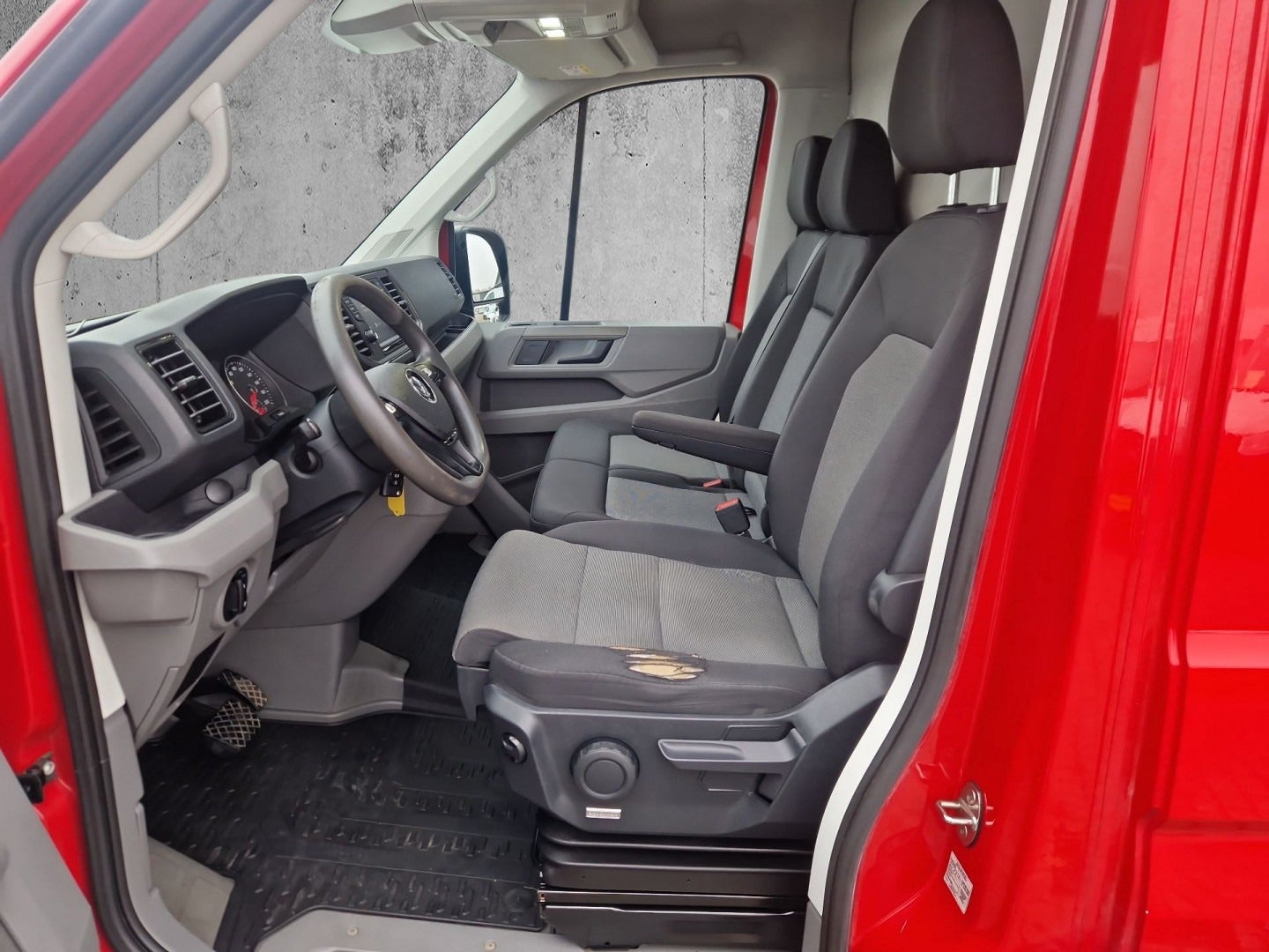 Billede af VW Crafter 35 2,0 TDi 177 Kassevogn L3H3 aut.