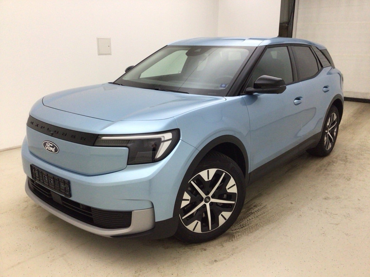 Ford Explorer Select Extended Range
