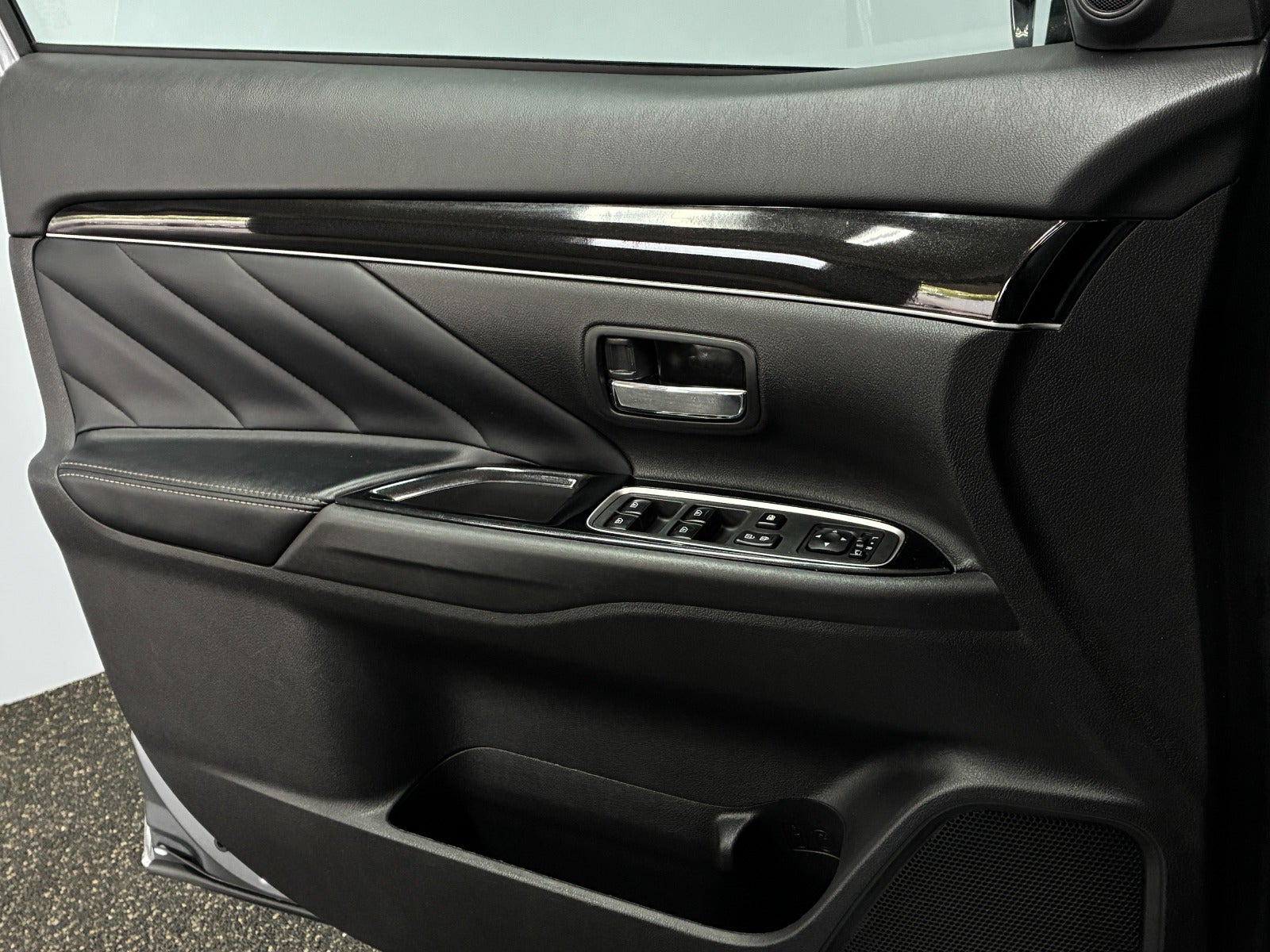 Billede af Mitsubishi Outlander 2,4 PHEV Intense CVT 4WD