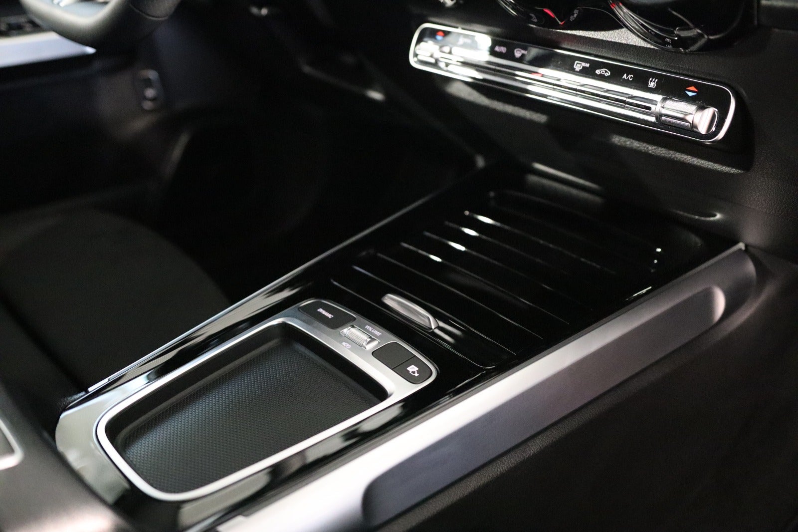 Billede af Mercedes EQB300  AMG Premium 4Matic