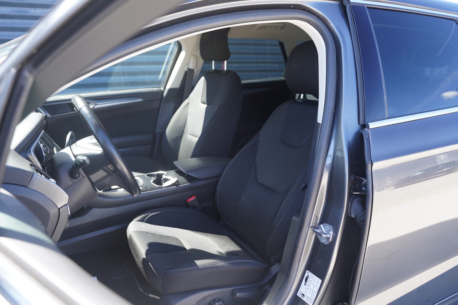 Billede af Ford Mondeo 2,0 HEV Titanium stc. CVT