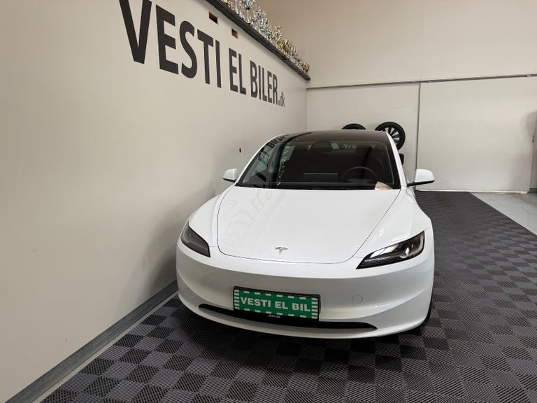 Tesla Model 3 RWD