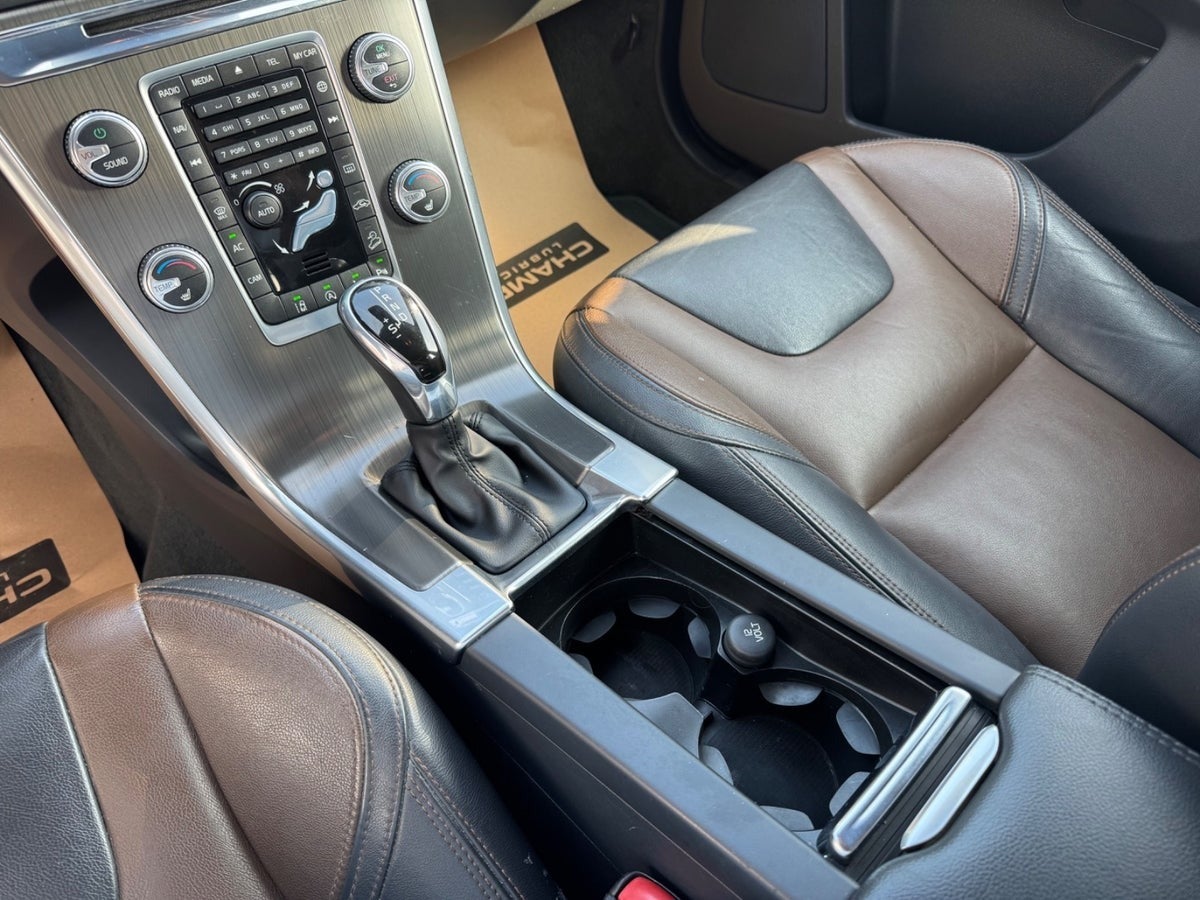 Billede af Volvo XC60 2,4 D5 215 Momentum aut. AWD Van