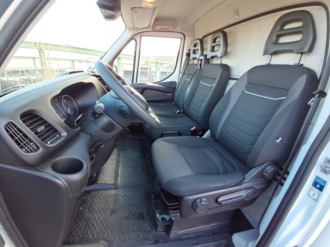 Billede af Iveco Daily 2,3 35S16 4100mm Box m/lift AG8