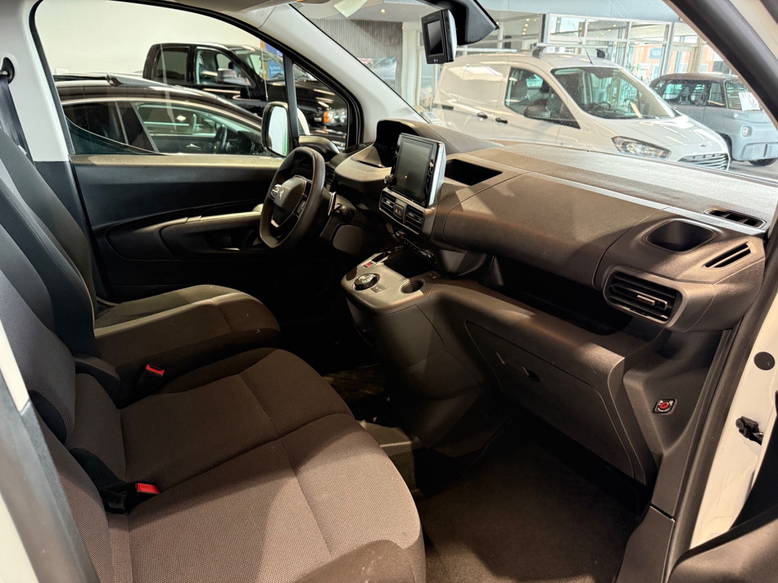 Billede af Peugeot Partner 1,5 BlueHDi 130 L1V1 Plus EAT8 Van