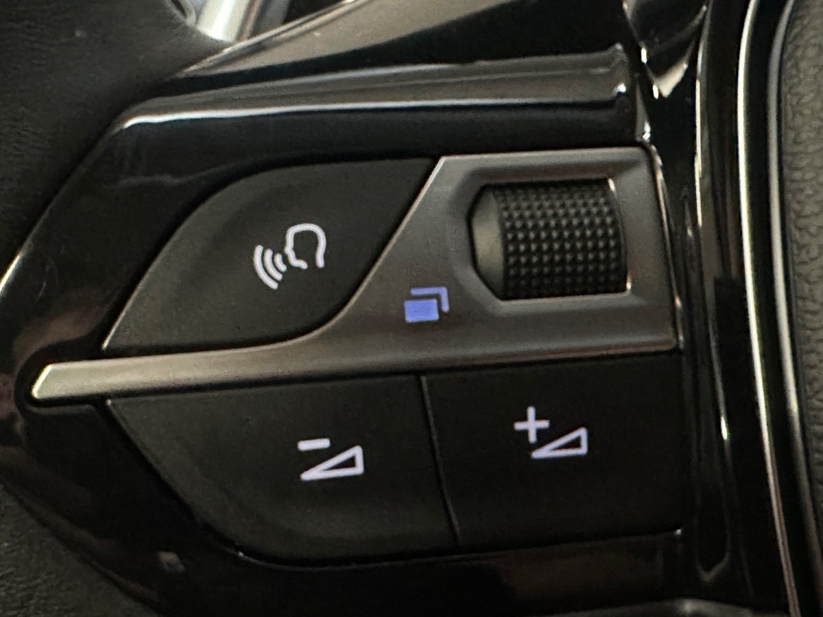 Peugeot 3008 Hybrid Allure Limited EAT8 Peugeot 3008 Hybrid Allure Limited EAT8