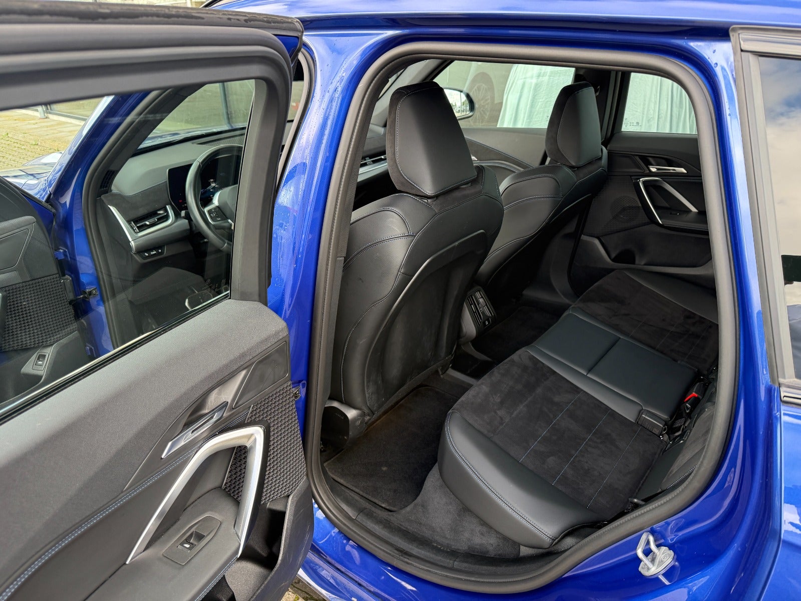 BMW iX1 eDrive20 M-Sport Premium 5d - 16