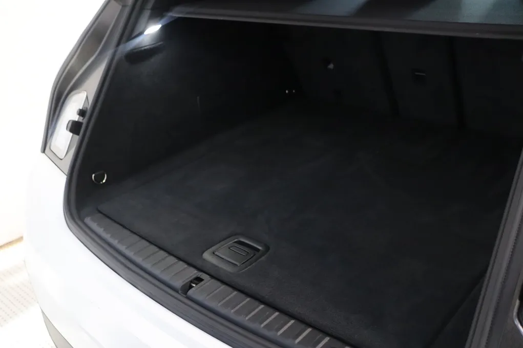 BMW iX xDrive40 Fully Charged