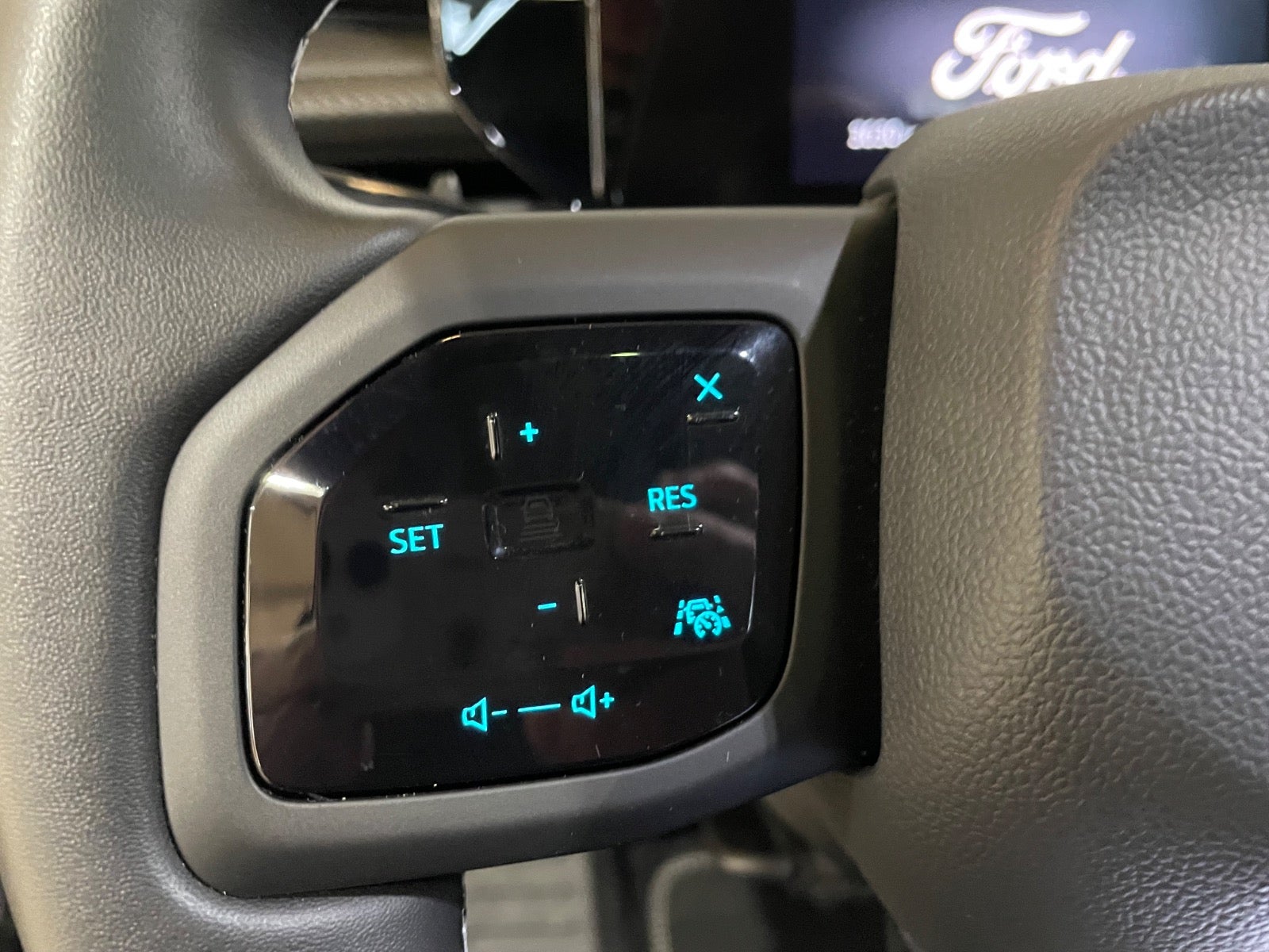 Ford Explorer Premium Extended Range