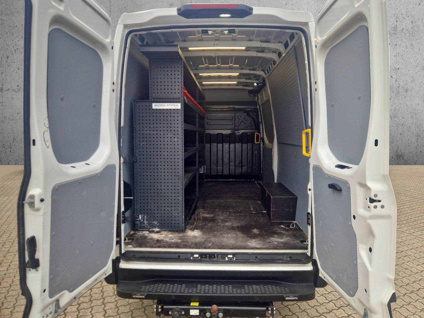 Billede af Iveco Daily 3,0 35S18 12m³ Van AG8