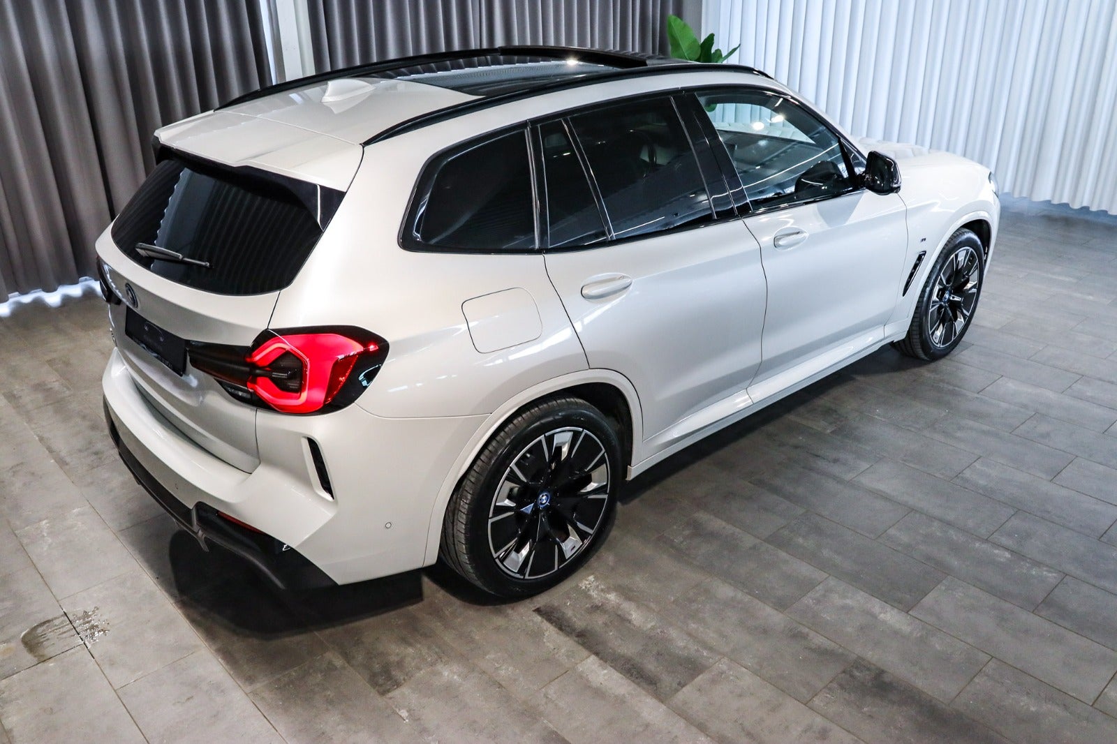 Billede af BMW iX3  Charged Plus M-Sport