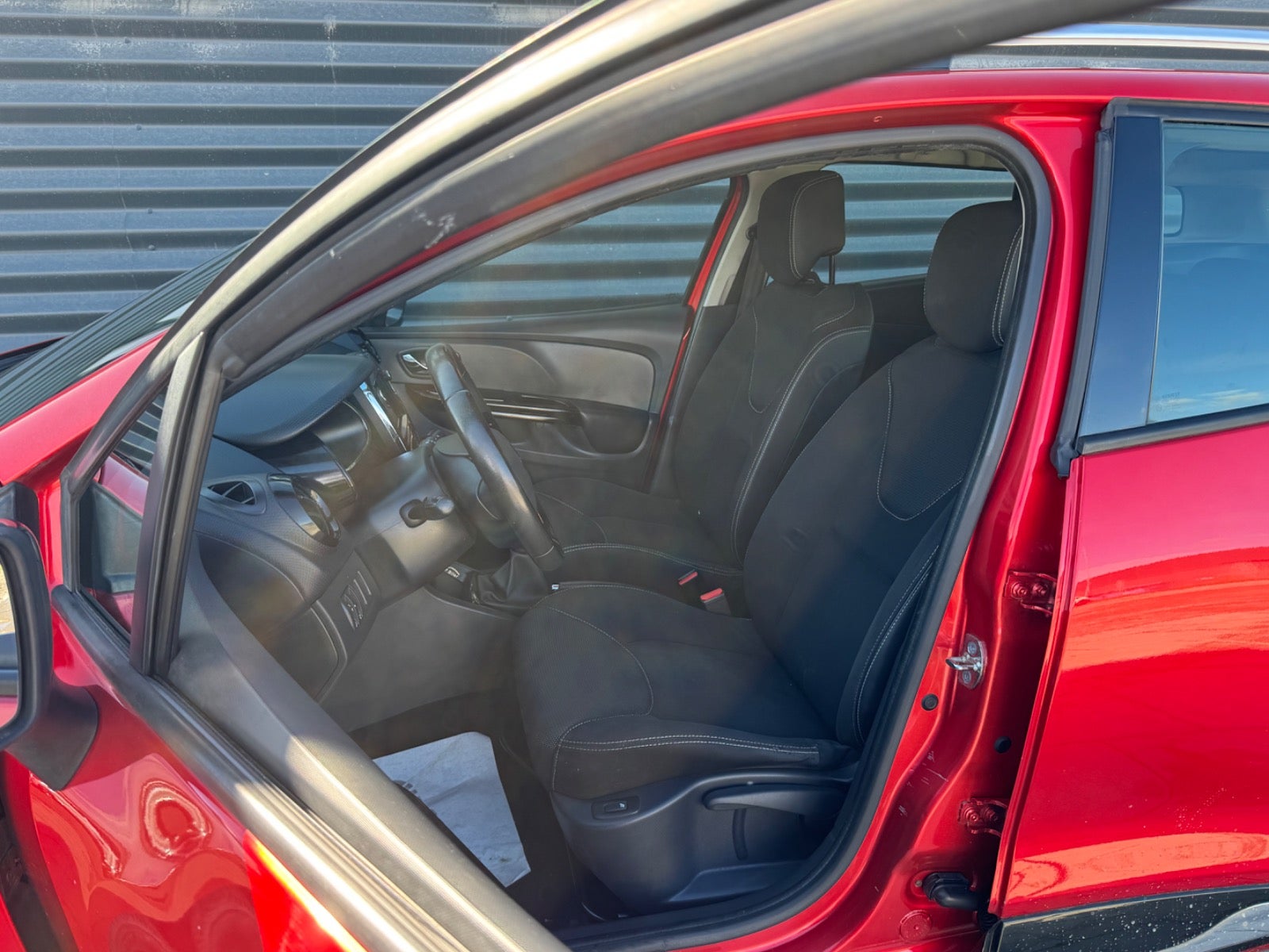 Billede af Renault Clio IV 1,5 dCi 75 Expression Sport Tourer