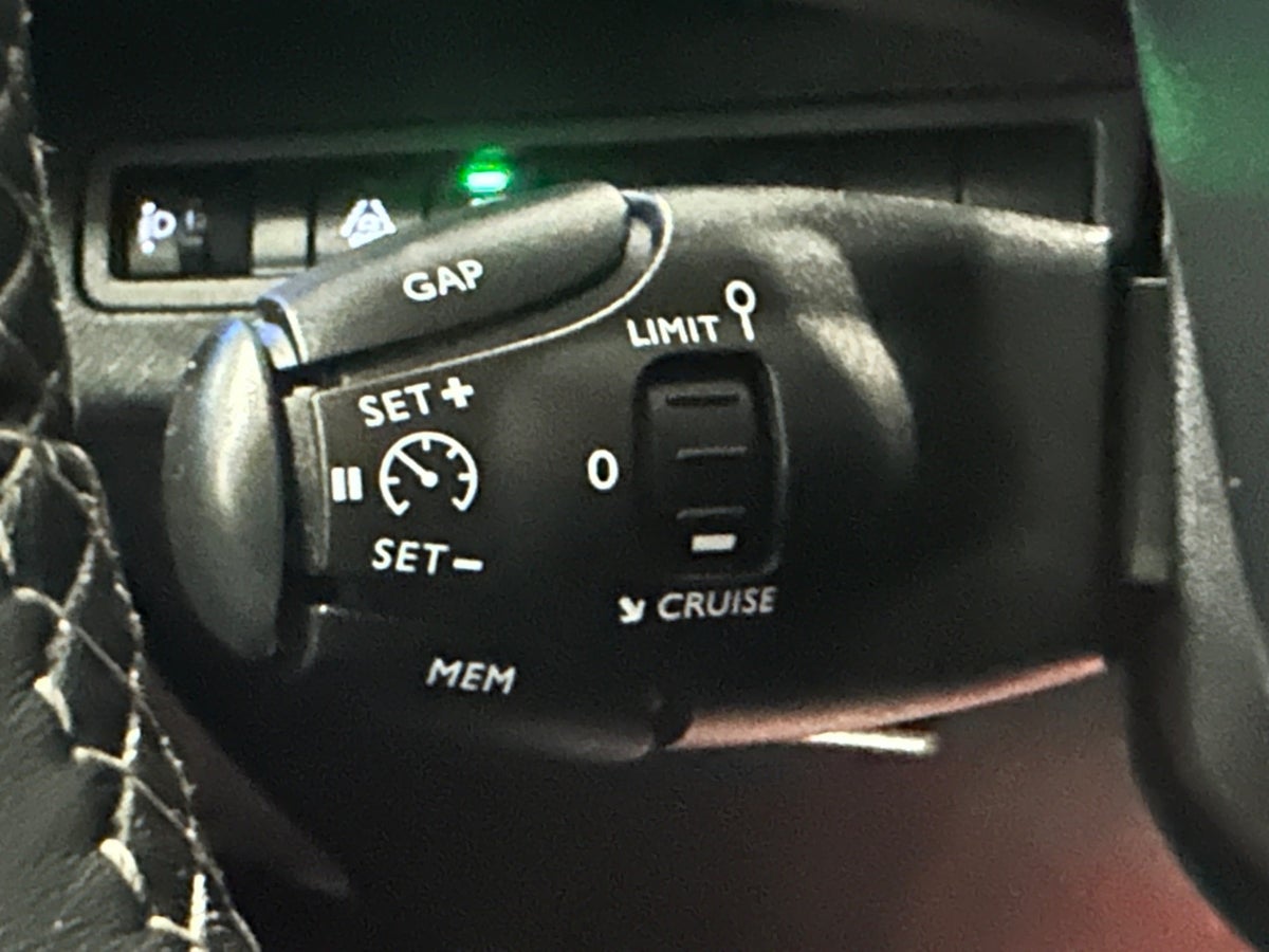 Peugeot 3008 Hybrid Allure Limited EAT8 Peugeot 3008 Hybrid Allure Limited EAT8