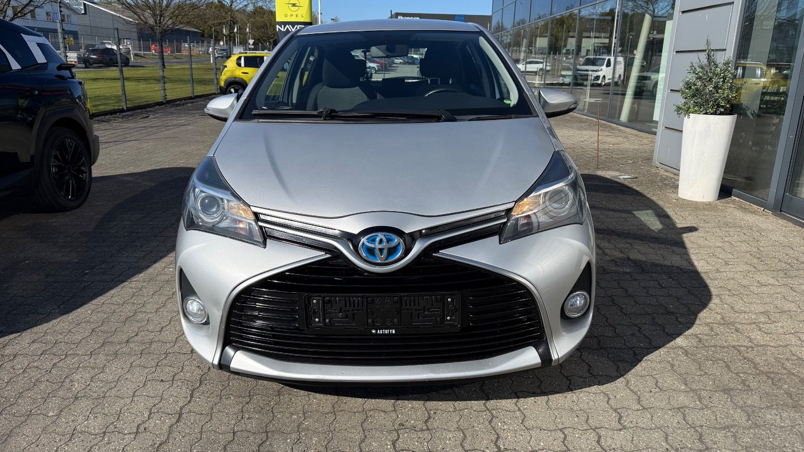 Toyota Yaris Hybrid H1 e-CVT